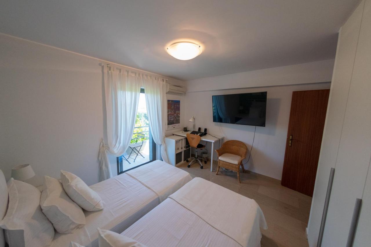 Waves Villa Anavyssos Bagian luar foto